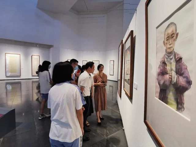 石龙中学建校九十周年教师校友书画摄影作品展举行(图3) 石龙中学建校九十周年教师校友书画摄影作品展举行(图3)