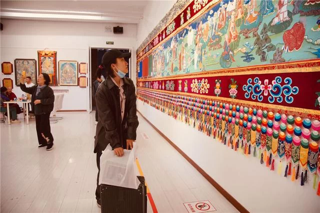 《黄河源头民族瑰宝 扎西热贡唐卡艺术》在京首展引轰动(图6) 《黄河源头民族瑰宝 扎西热贡唐卡艺术》在京首展引轰动(图6)