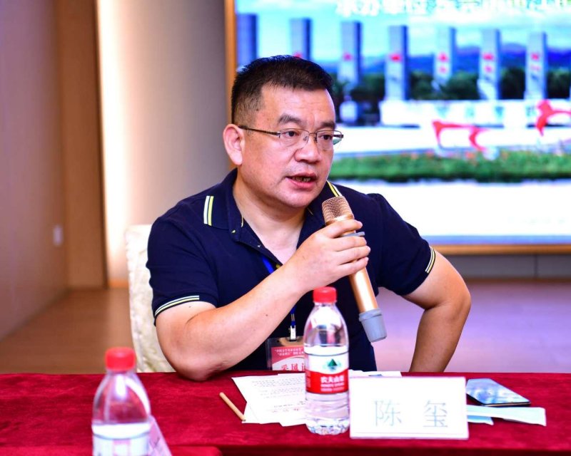 国内文学名家聚首黄江,点赞东莞“成如容易却艰辛”(图4) 国内文学名家聚首黄江,点赞东莞“成如容易却艰辛”(图4)