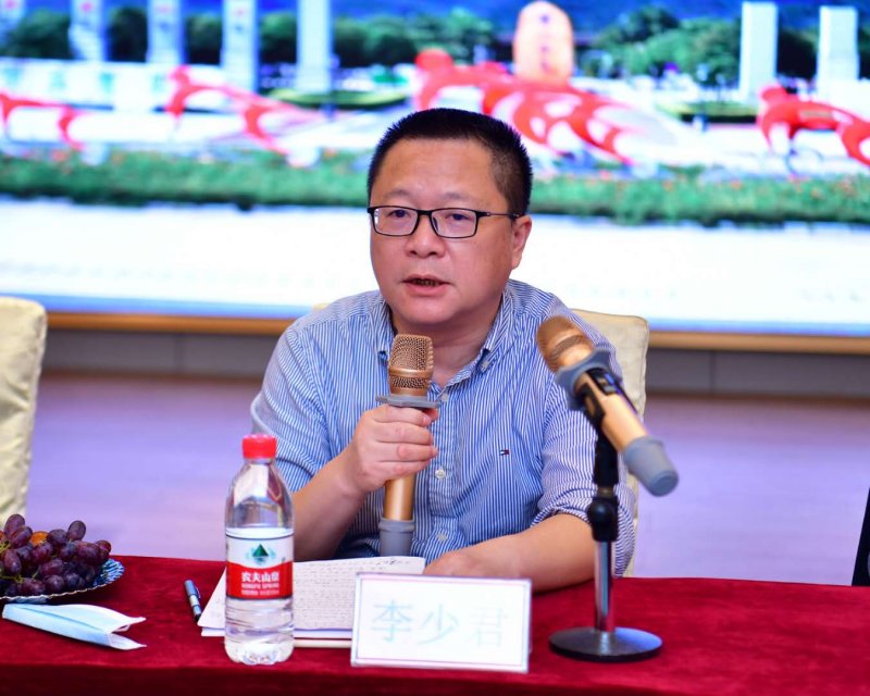 国内文学名家聚首黄江,点赞东莞“成如容易却艰辛”(图5) 国内文学名家聚首黄江,点赞东莞“成如容易却艰辛”(图5)