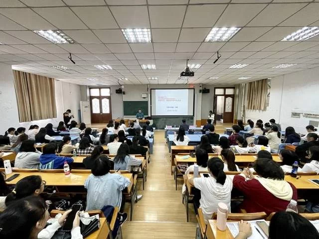 好新闻是如何产生的?资深媒体人宾阳在南宁师范大学开讲(图1) 好新闻是如何产生的?资深媒体人宾阳在南宁师范大学开讲(图1)