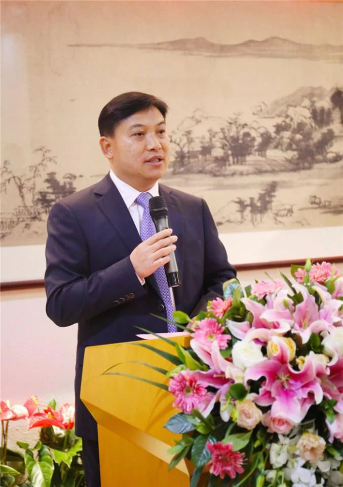 北大中文系为王力等三位一级教授铜像安放揭幕(图8) 北大中文系为王力等三位一级教授铜像安放揭幕(图8)