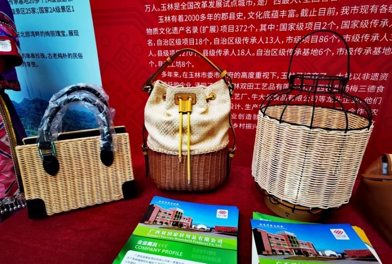 “壮美广西·多彩非遗”——2020广西非遗助力脱贫攻坚和乡村振兴展示展销在京举行(图7) “壮美广西·多彩非遗”——2020广西非遗助力脱贫攻坚和乡村振兴展示展销在京举行(图7)