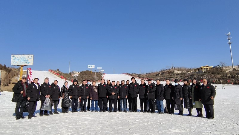 为冬奥喝彩 喜迎新春——书画名家走进九龙挥墨冰雪(图2) 为冬奥喝彩 喜迎新春——书画名家走进九龙挥墨冰雪(图2)