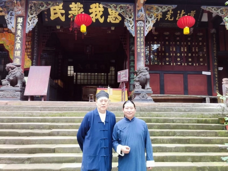 “七星连珠”观天象,青城山上会真人(图1) “七星连珠”上青城,天师洞中夜问道(图1)