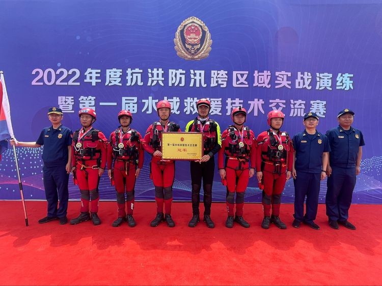 榆阳大队勇夺榆林市消防救援支队举行的第一届水域救援技术交流赛桂冠(图1)