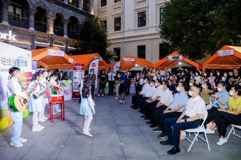 北京中轴线文创市集火热开集,助力国际消费中心城市建设(图1) 北京中轴线文创市集火热开集,助力国际消费中心城市建设(图1)