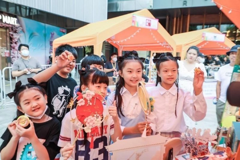 北京中轴线文创市集火热开集,助力国际消费中心城市建设(图3) 北京中轴线文创市集火热开集,助力国际消费中心城市建设(图3)