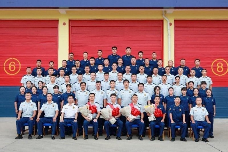 榆林榆阳区消防救援大队召开2022年度“国考”录用干部欢送座谈会(图3)