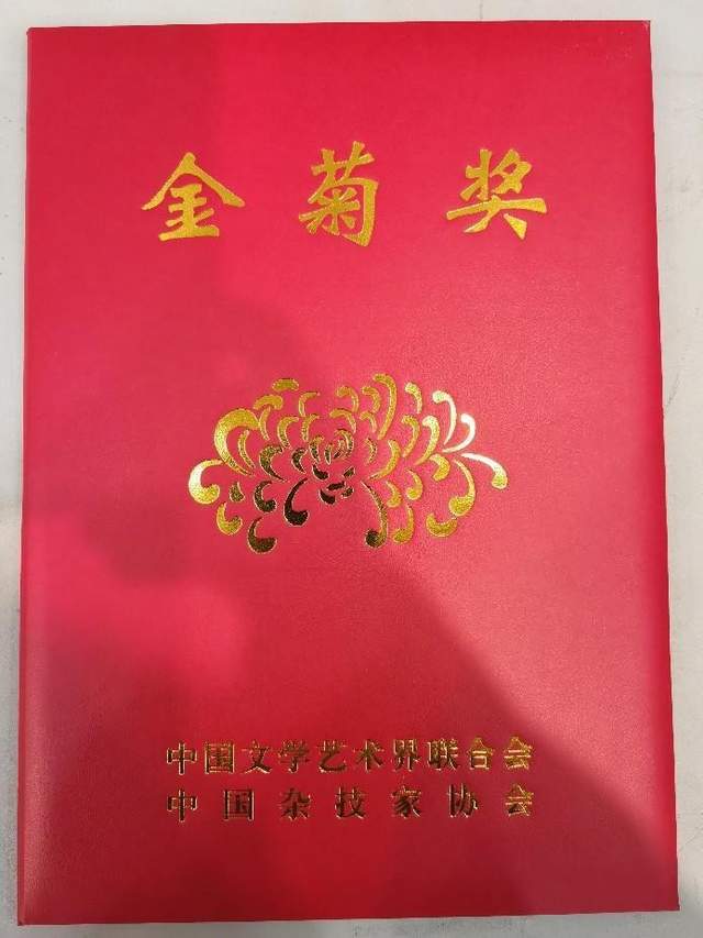 江苏杂技团《炼—倒立技巧》斩获第十一届中国杂技金菊奖(图2)