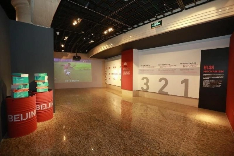 光影十年 精彩呈现——北京国际摄影周文献展拉开帷幕(图3) 光影十年 精彩呈现——北京国际摄影周文献展拉开帷幕(图3)