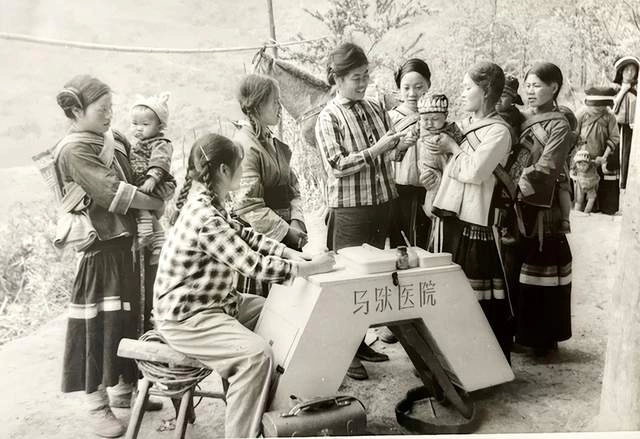 杨医生,我就是您救活的壮家女孩——记扎根广西的“天津医生”杨兴蓉(图2) 杨医生,我就是您救活的壮家女孩——记扎根广西的“天津医生”杨兴蓉(图2)
