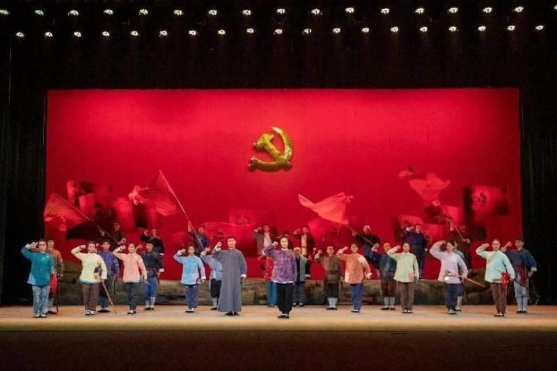 书写平凡英雄的时代意义——简说《中条山上党旗红》(图2) 书写平凡英雄的时代意义——简说《中条山上党旗红》(图2)