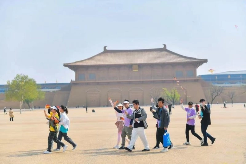 穿古阅今 学生徒步大明宫寻迹汉唐(图1) 穿古阅今 学生徒步大明宫寻迹汉唐(图1)