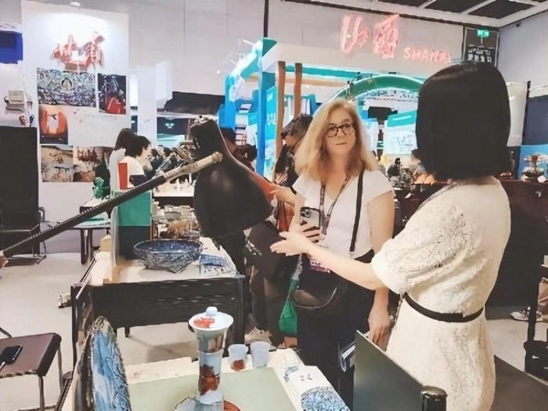 河南陶然工作室钧瓷作品惊艳香港国际授权展(图4) 河南陶然工作室钧瓷作品惊艳香港国际授权展(图4)