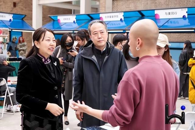 聚焦“电影+时尚”跨界,Hi Fashion移动驿站落地北京国际电影节大众展区(图9) 聚焦“电影+时尚”跨界,Hi Fashion移动驿站落地北京国际电影节大众展区(图9)