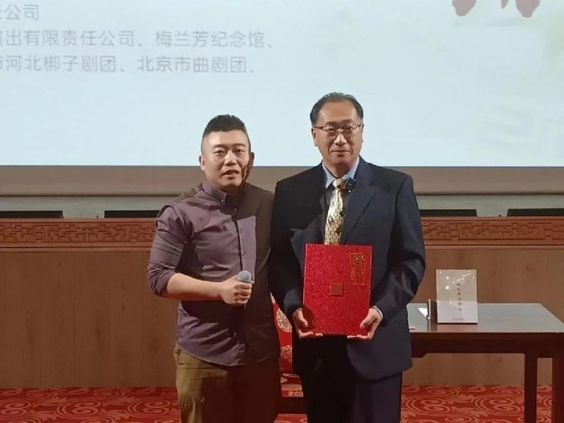 封杰走进吉祥大戏院“艺术讲堂”(图2) 封杰走进吉祥大戏院“艺术讲堂”(图2)