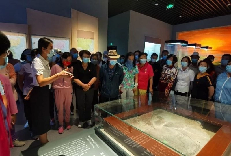 “阿拉善岩画专题展”入选内蒙古全区主题展览(图3) “阿拉善岩画专题展”入选内蒙古全区主题展览(图3)