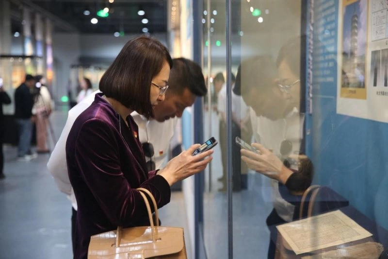 “黄河从草原上流过——内蒙古黄河流域古代文明展”在阿拉善博物馆开展(图2) “黄河从草原上流过——内蒙古黄河流域古代文明展”在阿拉善博物馆开展(图2)