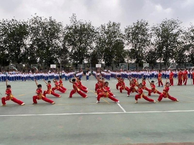 弘扬民族体育文化,北工大附中举办“再续冰雪梦、一起向未来”亲子冰雪嘉年华(图4) 弘扬民族体育文化,北工大附中举办“再续冰雪梦、一起向未来”亲子冰雪嘉年华(图4)