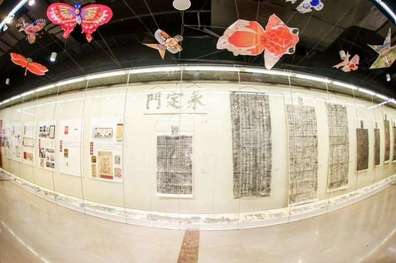 北京中轴线专题文献展6月6日在首都图书馆开幕(图4) 北京中轴线专题文献展6月6日在首都图书馆开幕(图4)