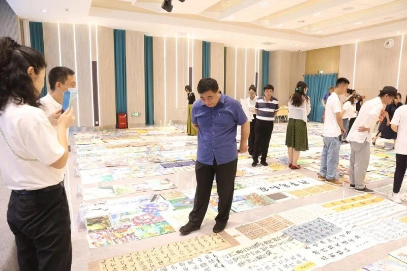 第二十七届全国中小学生绘画书法作品比赛专家评审会顺利召开(图10) 第二十七届全国中小学生绘画书法作品比赛专家评审会顺利召开(图10)