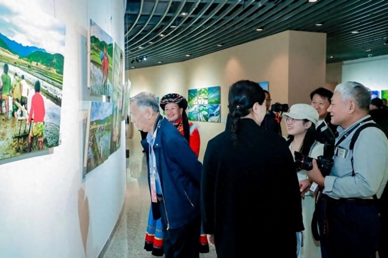 “全球农遗·中国稻作文化影像展”在中华世纪坛开幕(图3) “全球农遗·中国稻作文化影像展”在中华世纪坛开幕(图3)