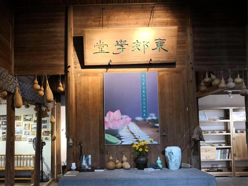 营造的光亮——景德镇首届美丽乡村论坛总结发言兼赠黄薇(图4) 营造的光亮——景德镇首届美丽乡村论坛总结发言兼赠黄薇(图4)