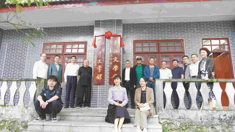 在静默与低调中的闪耀——广西“80后”“90后”诗人阅读札记(图4) 在静默与低调中的闪耀——广西“80后”“90后”诗人阅读札记(图4)