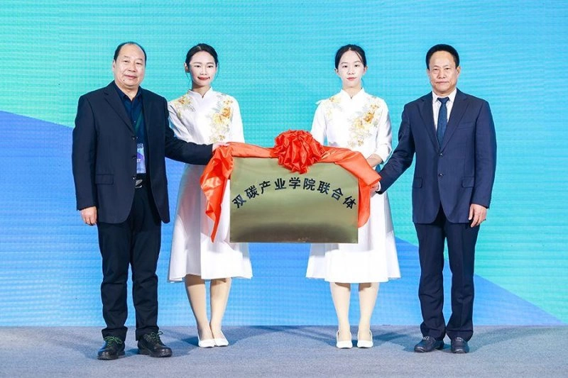 首届城市新能源高峰论坛开幕(图6) 首届城市新能源高峰论坛开幕(图6)