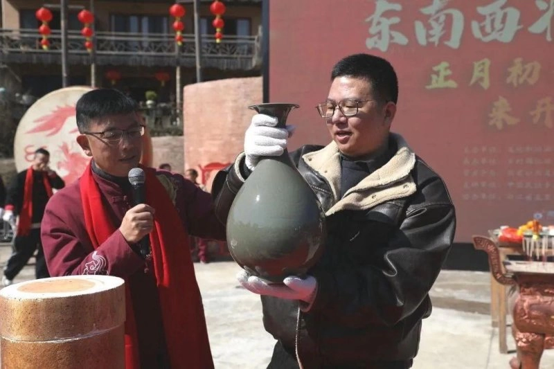 感受千年“非遗”魅力,浙江龙泉甲辰龙年第一窑开窑(图5) 感受千年“非遗”魅力,浙江龙泉甲辰龙年第一窑开窑(图5)