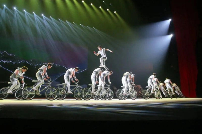 中国杂技团《青春ing》在日使节招待会专场演出圆满成功(图3) 中国杂技团《青春ing》在日使节招待会专场演出圆满成功(图3)
