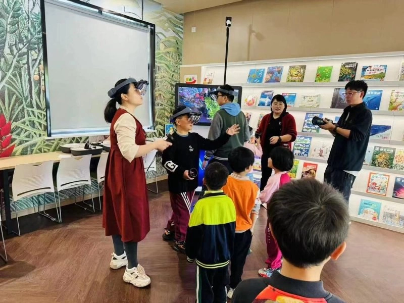 让小镇孩子穿越元宇宙时代——嘉兴元宇宙阅读体验馆大桥、王店分馆揭幕(图5) 让小镇孩子穿越元宇宙时代——嘉兴元宇宙阅读体验馆大桥、王店分馆揭幕(图5)