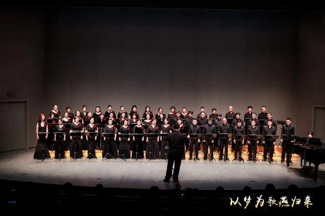 北京大学校友合唱团举行成立十五周年音乐会:弦歌雅乐传情意,一十五载燕归来(图5) 北京大学校友合唱团举行成立十五周年音乐会:弦歌雅乐传情意,一十五载燕归来(图5)