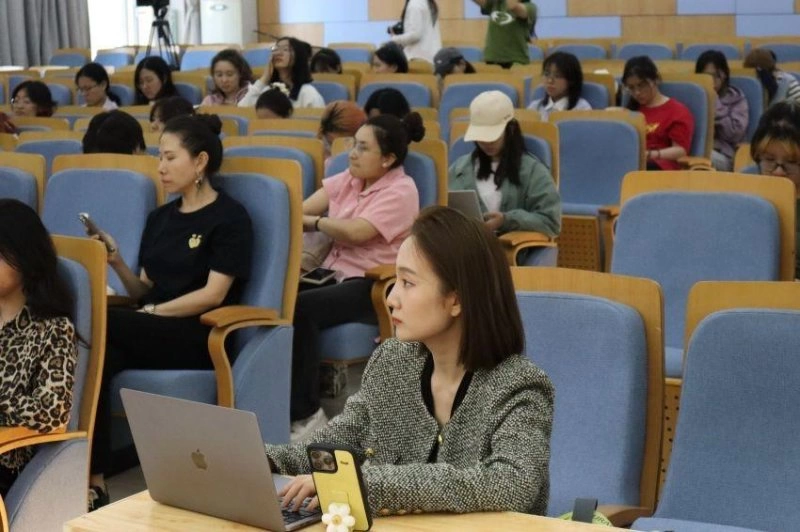 “中轴线文化遗产大讲堂进校园”活动正式启动(图4) “中轴线文化遗产大讲堂进校园”活动正式启动(图4)