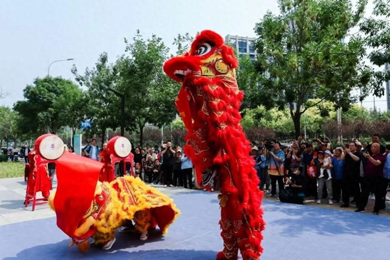 与AI机器人智能对话 体验非遗版“清明上河图”(图1) 与AI机器人智能对话 体验非遗版“清明上河图”(图1)