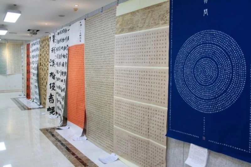 “致中和,书中轴”2024北京中轴线文创大赛书法赛道终评圆满结束(图2) “致中和,书中轴”2024北京中轴线文创大赛书法赛道终评圆满结束(图2)