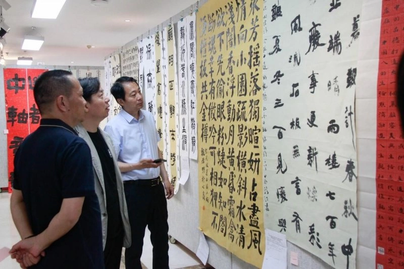 “致中和,书中轴”2024北京中轴线文创大赛书法赛道终评圆满结束(图4) “致中和,书中轴”2024北京中轴线文创大赛书法赛道终评圆满结束(图4)