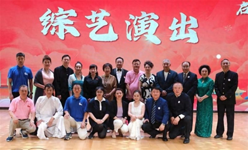 老艺术家文化志愿服务工程首个文化传承办公室在雄安新区揭牌成立(图1) 老艺术家文化志愿服务工程首个文化传承办公室在雄安新区揭牌成立(图1)