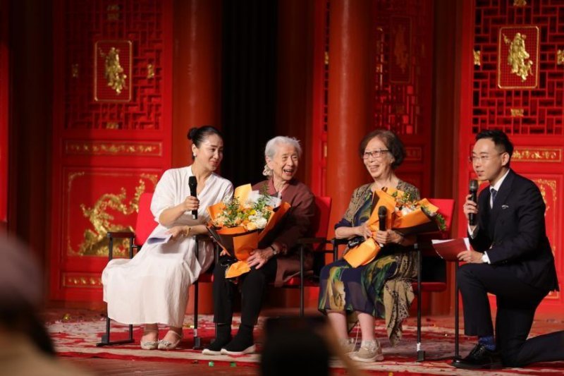 “花开敦煌·舞动千年”惊艳登场，景泰蓝《和平鸽大圆盘》同台华丽绽放(图5)