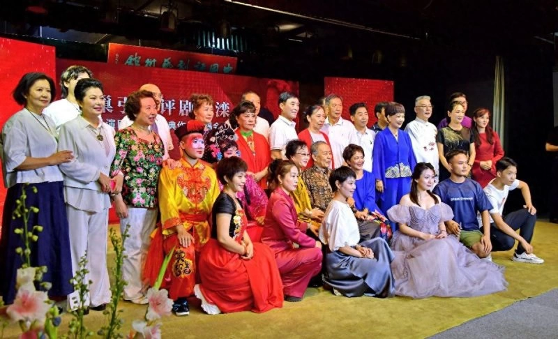 筑巢引凤评剧回滦——评剧导演巨匠张玮经典作品演唱会在滦州举行(图1) 筑巢引凤评剧回滦——评剧导演巨匠张玮经典作品演唱会在滦州举行(图1)