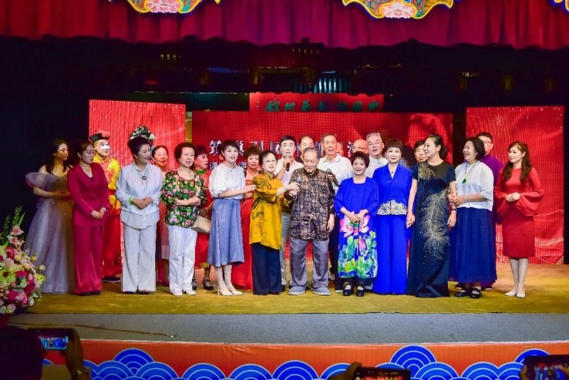 筑巢引凤评剧回滦——评剧导演巨匠张玮经典作品演唱会在滦州举行(图3) 筑巢引凤评剧回滦——评剧导演巨匠张玮经典作品演唱会在滦州举行(图3)