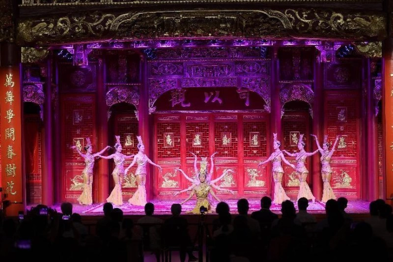 “花开敦煌·舞动千年”惊艳,景泰蓝《和平鸽大圆盘》同台绽放(图4) “花开敦煌·舞动千年”惊艳,景泰蓝《和平鸽大圆盘》同台绽放(图4)