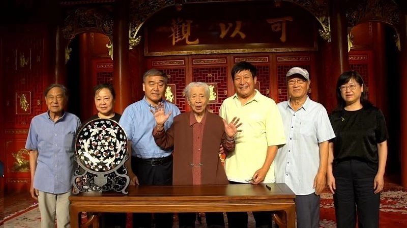 “花开敦煌·舞动千年”惊艳,景泰蓝《和平鸽大圆盘》同台绽放(图8) “花开敦煌·舞动千年”惊艳,景泰蓝《和平鸽大圆盘》同台绽放(图8)