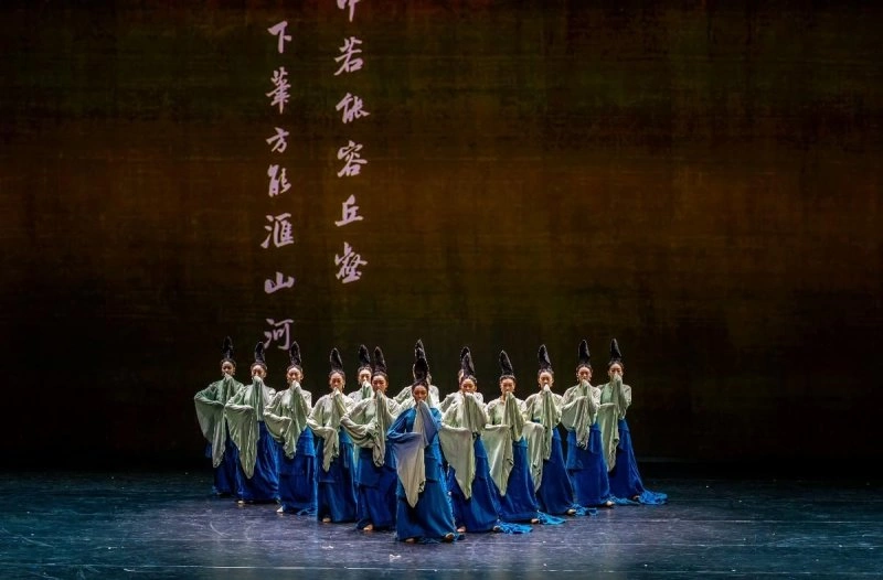 文化和旅游部老干部庆祝共和国成立75周年经典剧目文艺演出举办(图6) 文化和旅游部老干部庆祝共和国成立75周年经典剧目文艺演出举办(图6)