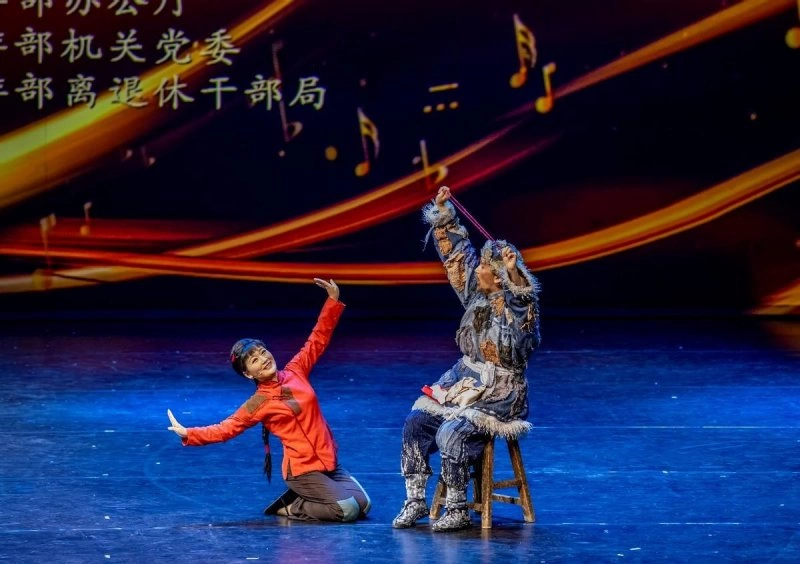 文化和旅游部老干部庆祝共和国成立75周年经典剧目文艺演出举办(图4) 文化和旅游部老干部庆祝共和国成立75周年经典剧目文艺演出举办(图4)