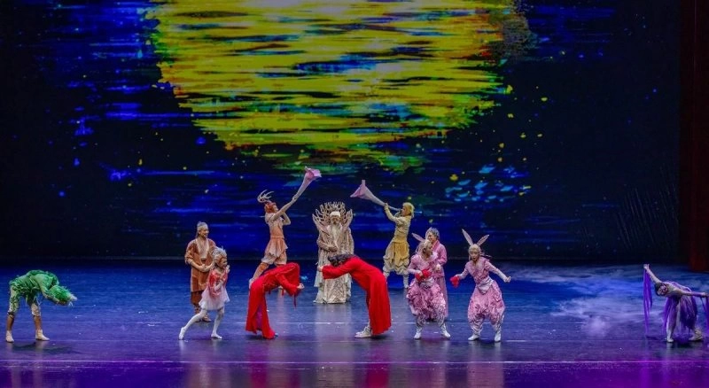 文化和旅游部老干部庆祝共和国成立75周年经典剧目文艺演出举办(图7) 文化和旅游部老干部庆祝共和国成立75周年经典剧目文艺演出举办(图7)