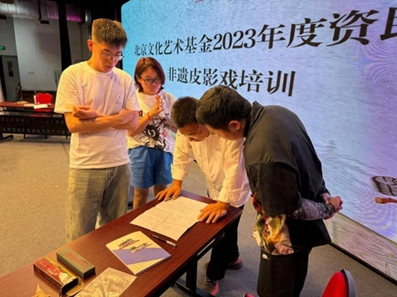 《非遗皮影戏培训》课程进行时:匠心雕琢,传承经典(图1) 《非遗皮影戏培训》课程进行时:匠心雕琢,传承经典(图1)