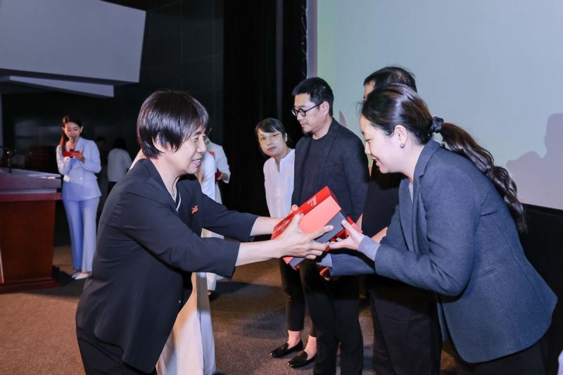 “印记北京中轴线——大众篆刻作品展”巡展启动暨公益赠书举办(图6)