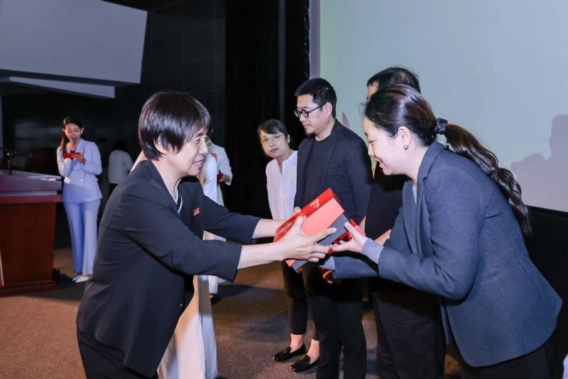 “印记北京中轴线——大众篆刻作品展”巡展启动暨公益赠书举办(图6)